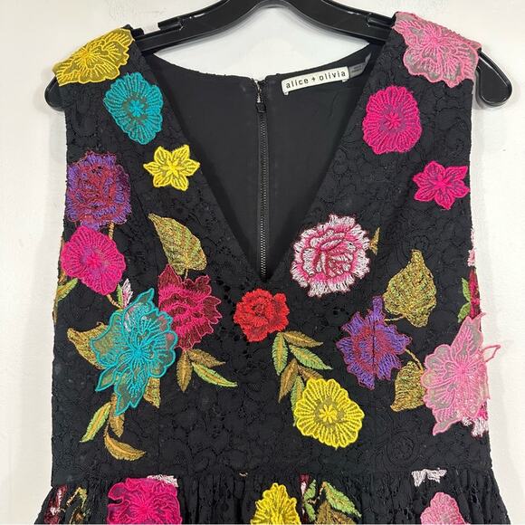 Alice & Olivia Floral Appliqué Embroidered Black Lace Fit and Flare Dress 10 - Picture 5 of 11